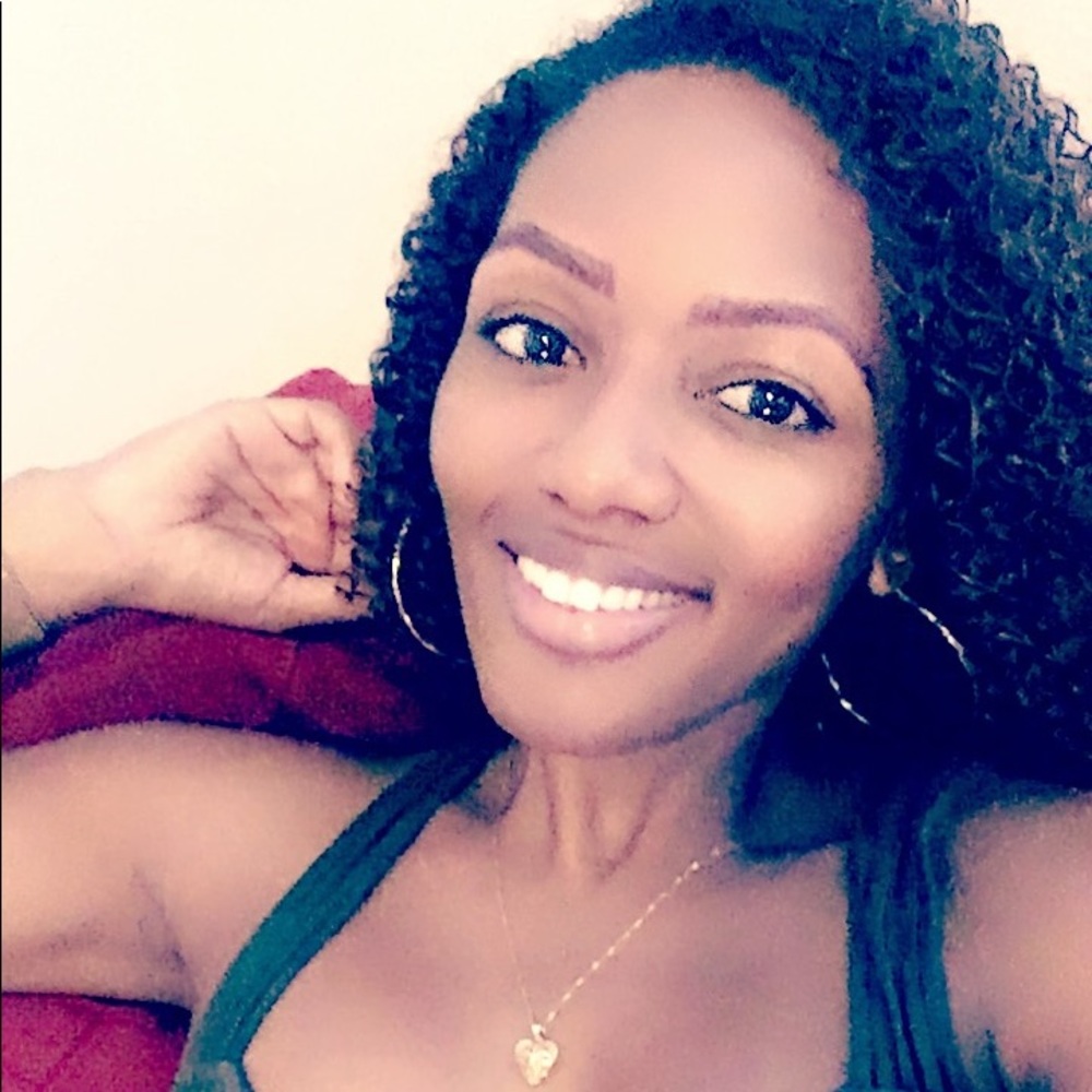 Meet your Posher, Monique